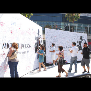 Cérémonie publique en hommage à Michael Jackson, Los Angeles, 7 juillet 2009 (photos et vidéos de l'événement) 3387175rwquf_1350