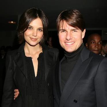 RUBRIQUE PEOPLE - Page 2 People-tom-cruise-et-katie-holmes-2464249_1350