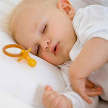 قصة الام التي ارضعت طفلها وهي ميتة سبحان الله !!!!!!!!!!! Le-sommeil-de-bebe-2789437erzot_1350