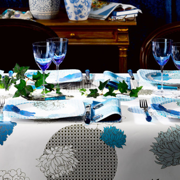 Art de la table Lotus : des nouveautés ensoleillées pour un été en papier Gamme-kyoto-bleue-par-lotus-4488579aujtf_1350