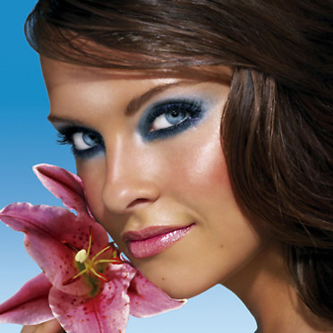 مكيــاج عربــــــي روعـة Beaute-maquillage-cet-ete-osez-les-couleurs-flash-2349797_1350