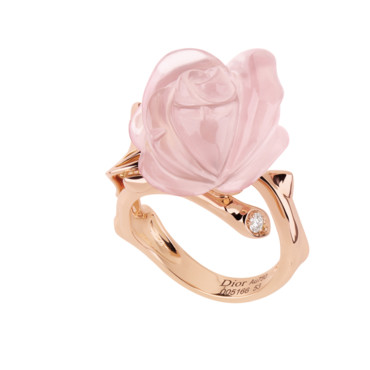 سحر الذهب الزهري Bague-dior-en-or-rose-10374860gwvbt_2041