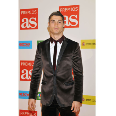 costumes pour hommes Cristiano-ronaldo-en-costume-satine-5465918kgeko_2041