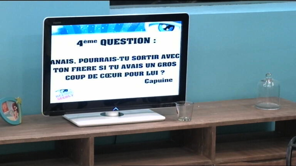 Actu live Made in TF1 C-est-au-tour-d-anais-de-repondre-aux-questions-des-internautes-10926390yogom