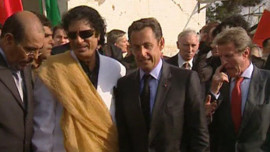 SARKOZY S'EN VA-T-EN GUERRE Tf1-lci-nicolas-sarkozy-colonel-kadhafi-lors-visite-libye-juillet-2354521_224