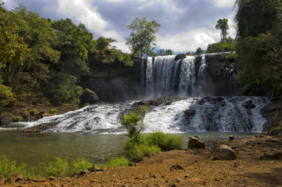 EPISODE 1 - 06/04/2012 - 20H45 - TF1 Cascade-de-modolkiri-koh-lanta-la-revanche-des-heros-10662887mjcnv_1879