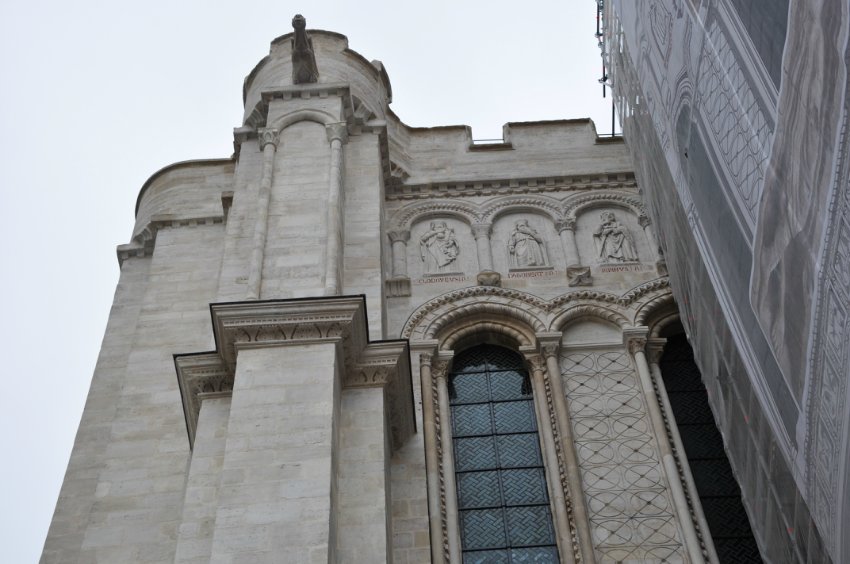 La restauration de la façade principale de la basilique 1892be77823d