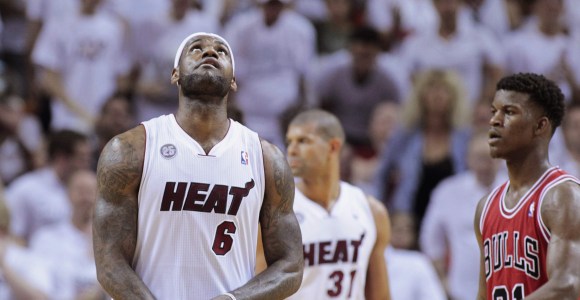 Robinson y Bulls sorprenden de nuevo a Heat y logran ventaja de campo LeBron-2013-lamento-Bulls-reuters