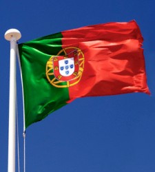 Cien mil personas claman en Lisboa contra la política de austeridad Portugal-Bandera