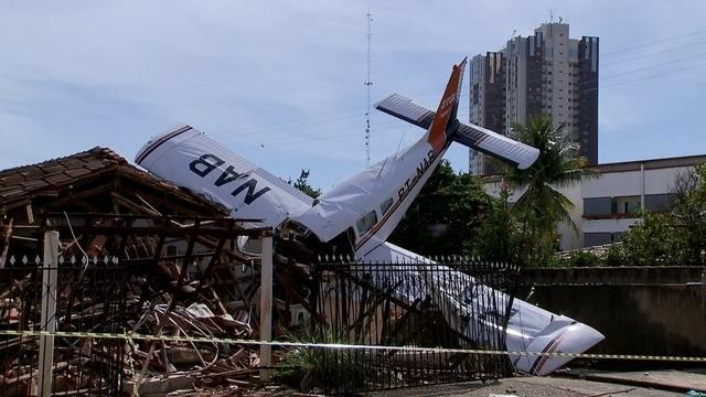 [Brasil] Câmera flagra momento em que avião caiu em Luziania 3886284
