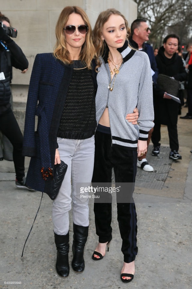 Vanessa et Lily Rose au défilé Chanel 7/03/16 8258e41dc21a