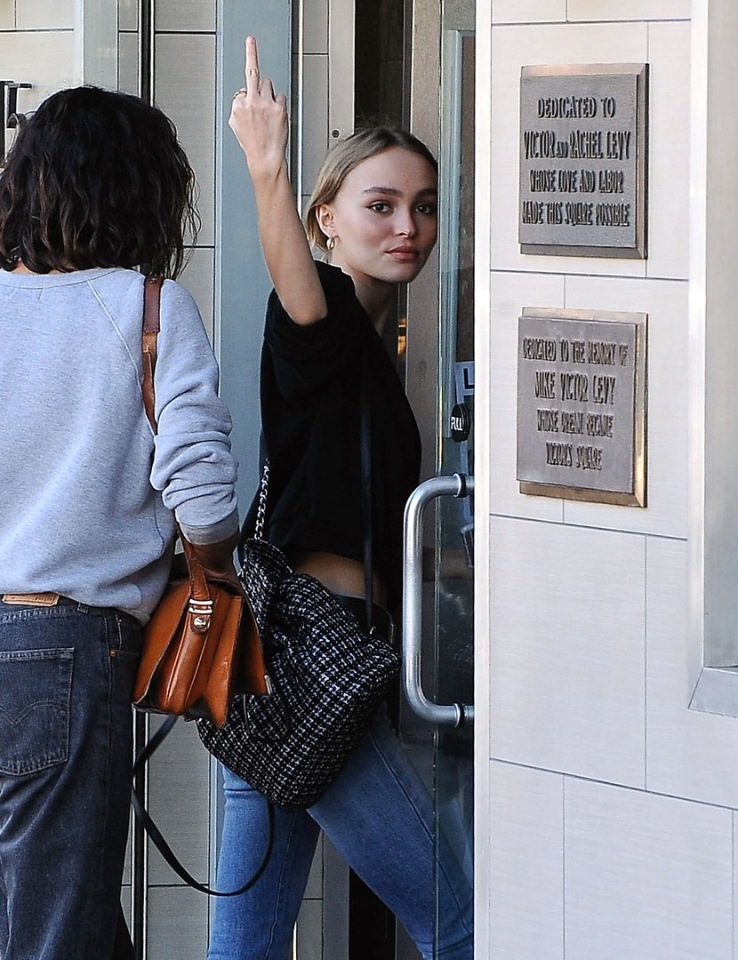 Lily-Rose : Potins et Paparazzis . 6b3143e37854