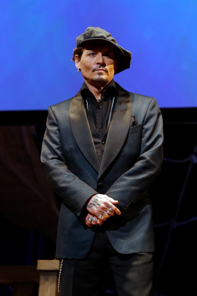 Johnny de retour au Japon 19/06/2017. Première POTC5 8c6ea672bf07