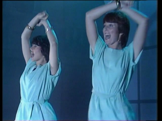 Doris D & The Pins - Marvellous Marionettes (from Toppop) [1981]  C73d3cd7d997