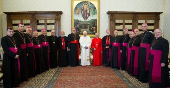 el cisne negro de todos los cisnes negros - Página 2 Cardenales-vaticano-afp