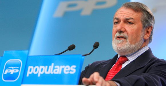 RUEDA DE PRENSA · Héctor Fernández: "La clase media hoy puede respirar algo más tranquila" Mayor-oreja-efe