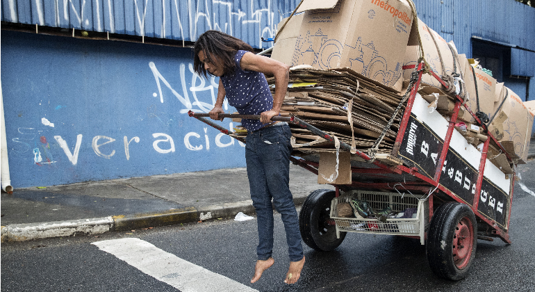 Mujeres burguesas y obreras, feminismo, capitalismo, derechos, subordinaciones, violencias, división del trabajo, ambicione$. MAURA-BASURA-EFE