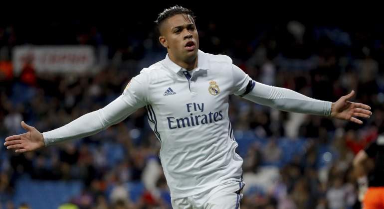 El Atlético de Madrid abre al Real Madrid la vía de un fichaje 'bomba': Mariano podría volver al Bernabéu Mariano-celebra-Copa-2017-efe