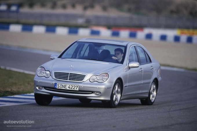 [Historique] La Mercedes W203 2001-2007  MERCEDESBENZC-Klasse-W203--medium-318_4