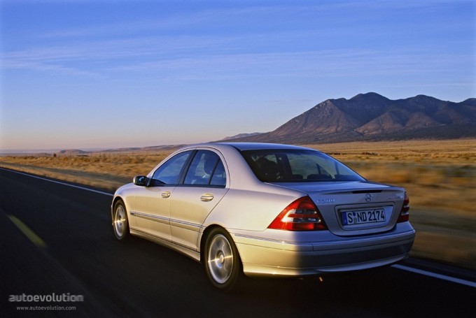 [Historique] La Mercedes W203 2001-2007  MERCEDESBENZC-Klasse-W203--medium-318_9