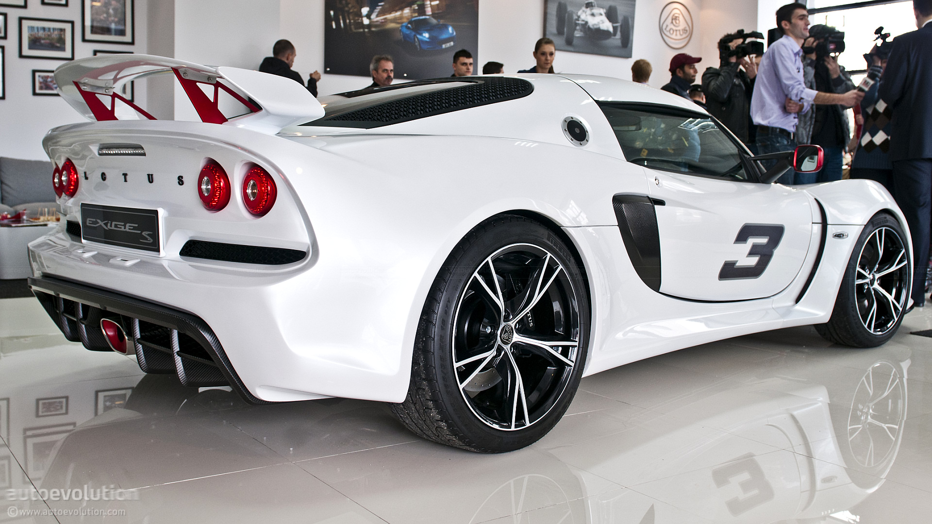 Lotus Exige S 2012 - Pagina 25 2012-lotus-exige-s-makes-non-auto-show-debut-romania-photo-gallery-1080p-20