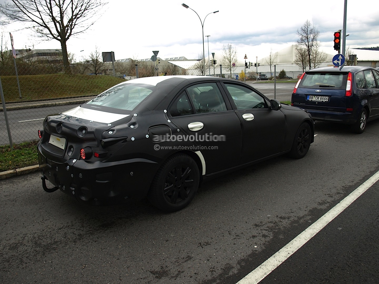 2014 - [Mercedes] Classe C [W205- S205] - Page 3 Spyshots-2014-mercedes-benz-c-class-with-interior-photos-1080p-4