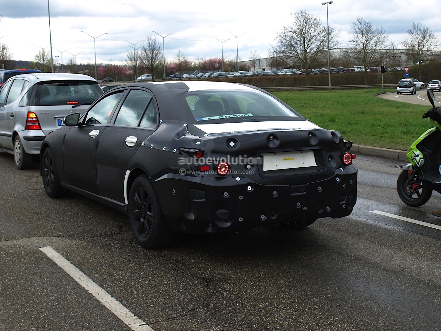 2014 - [Mercedes] Classe C [W205- S205] - Page 3 Spyshots-2014-mercedes-benz-c-class-with-interior-photos-1080p-5