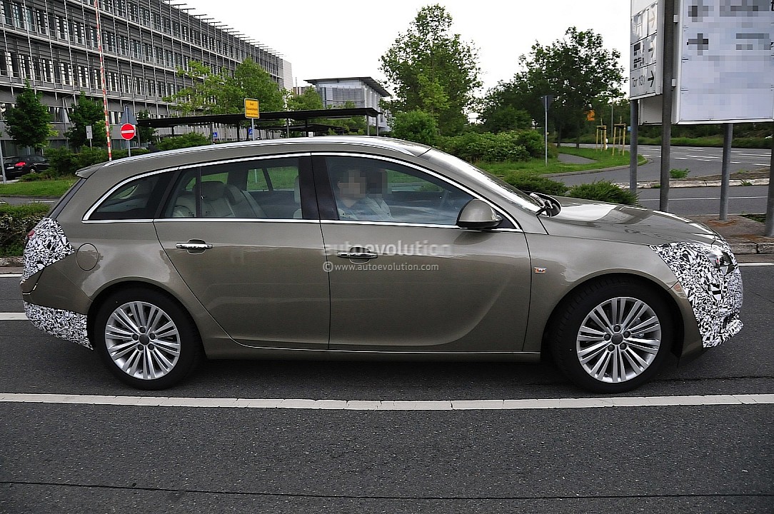 2013 - [Opel] Insignia Restylée - Page 7 Spyshots-opel-insignia-facelift-loses-some-camo-720p-2