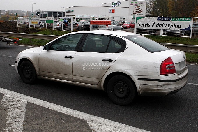 2012 - [Skoda] Octavia III - Page 6 Spyshots-2013-skoda-octavia-undisguised-to-debut-in-november-medium_4