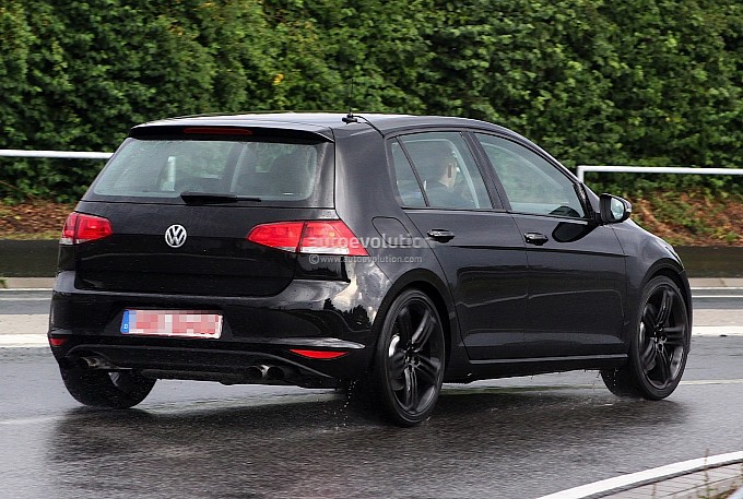 Golf VII....lancement Fin 2012 !!! - Page 17 Spyshots-2014-volkswagen-golf-vii-r-drops-camo-medium_7