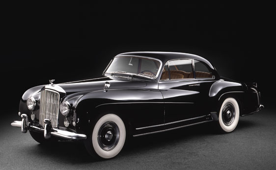 Petits trésors de parkings... - Page 2 Last-bentley-r-type-continental-built-hits-the-auction-block-35482_2