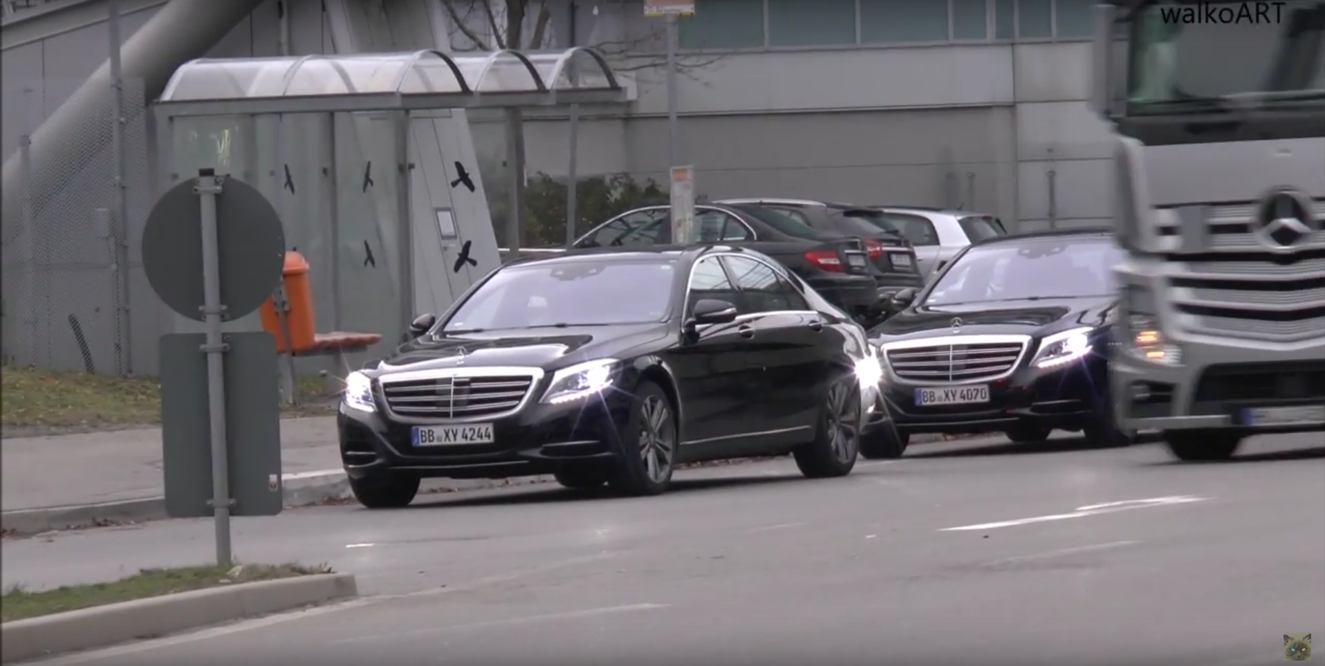 2016 - [Mercedes-Benz] Classe S restylée 2018-mercedes-benz-s-class-facelift-caught-in-motion-with-no-camouflage-video-102535_1