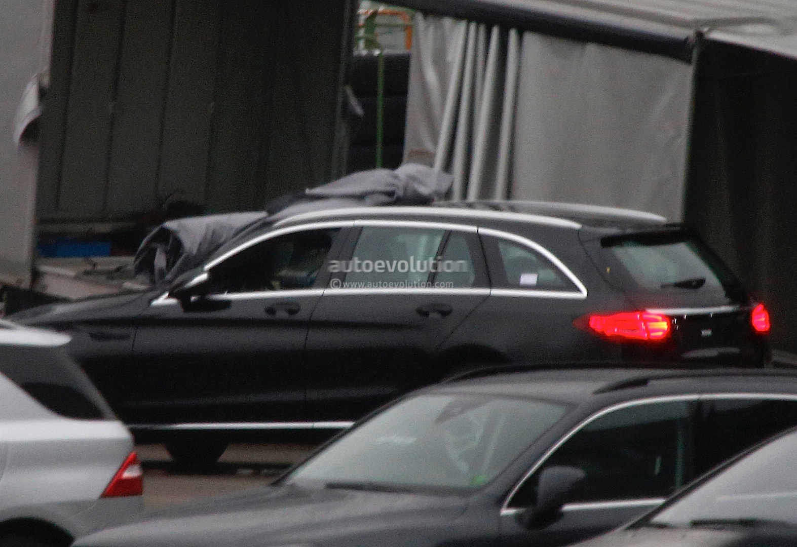 2014 - [Mercedes] Classe C [W205- S205] - Page 20 2015-c-class-wagon-s205-spied-completely-undisguised-photo-gallery-1080p-1