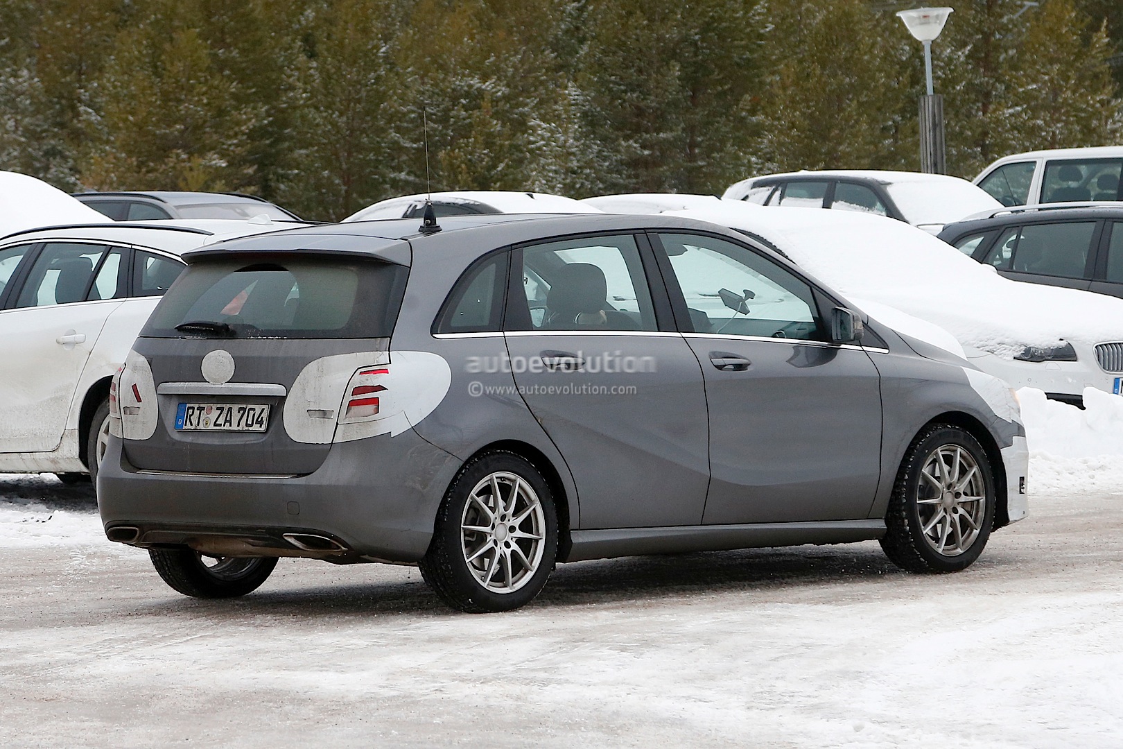 2014 - [Mercedes-Benz] Classe B Restylée 2015-b-class-w246-facelift-cold-weather-testing-photo-gallery_6