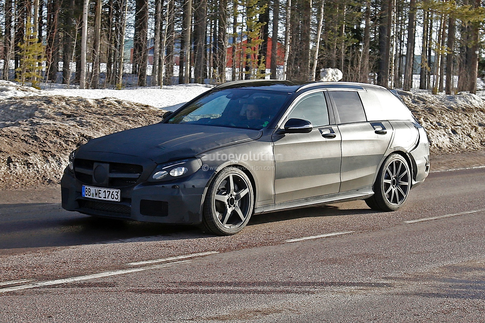 2014 - [Mercedes] Classe C [W205- S205] - Page 27 2015-c-63-amg-wagon-s205-starts-testing-photo-gallery_2