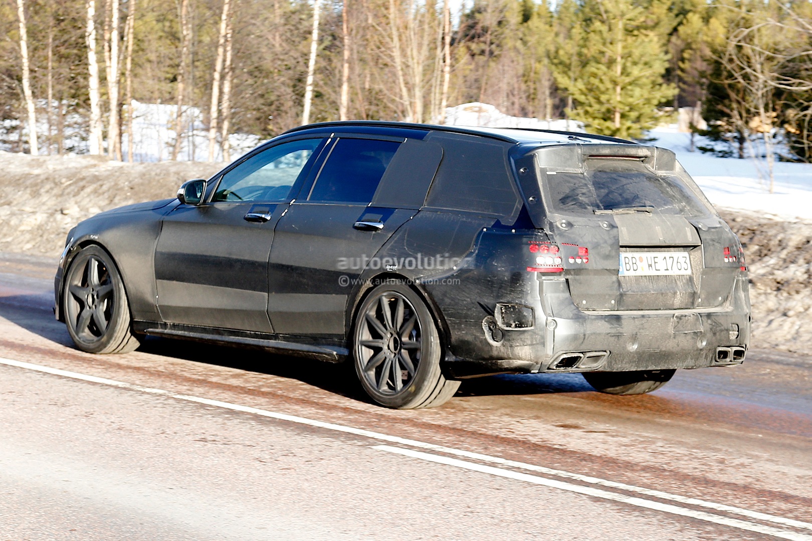 2014 - [Mercedes] Classe C [W205- S205] - Page 27 2015-c-63-amg-wagon-s205-starts-testing-photo-gallery_4