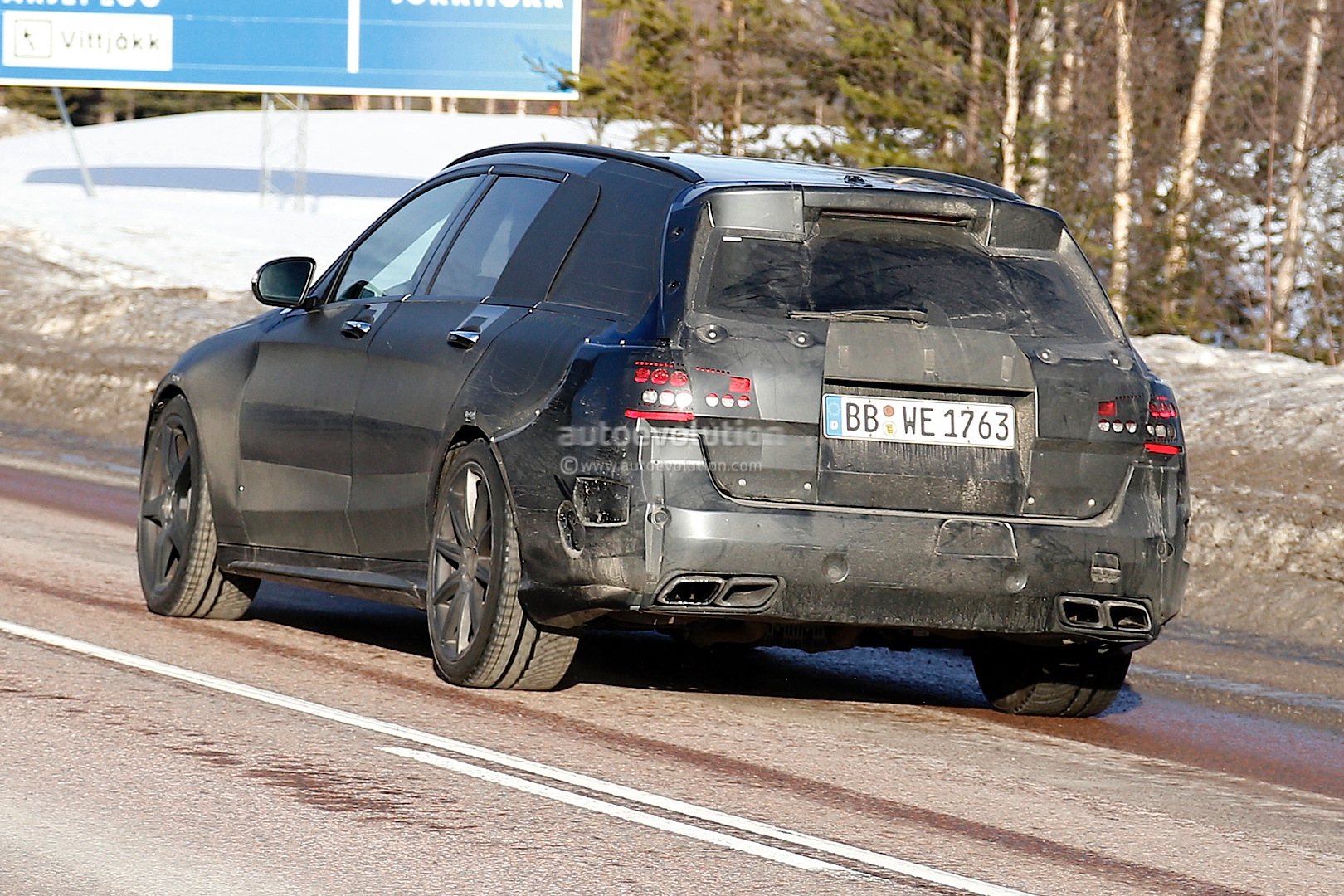 2014 - [Mercedes] Classe C [W205- S205] - Page 27 2015-c-63-amg-wagon-s205-starts-testing-photo-gallery_5