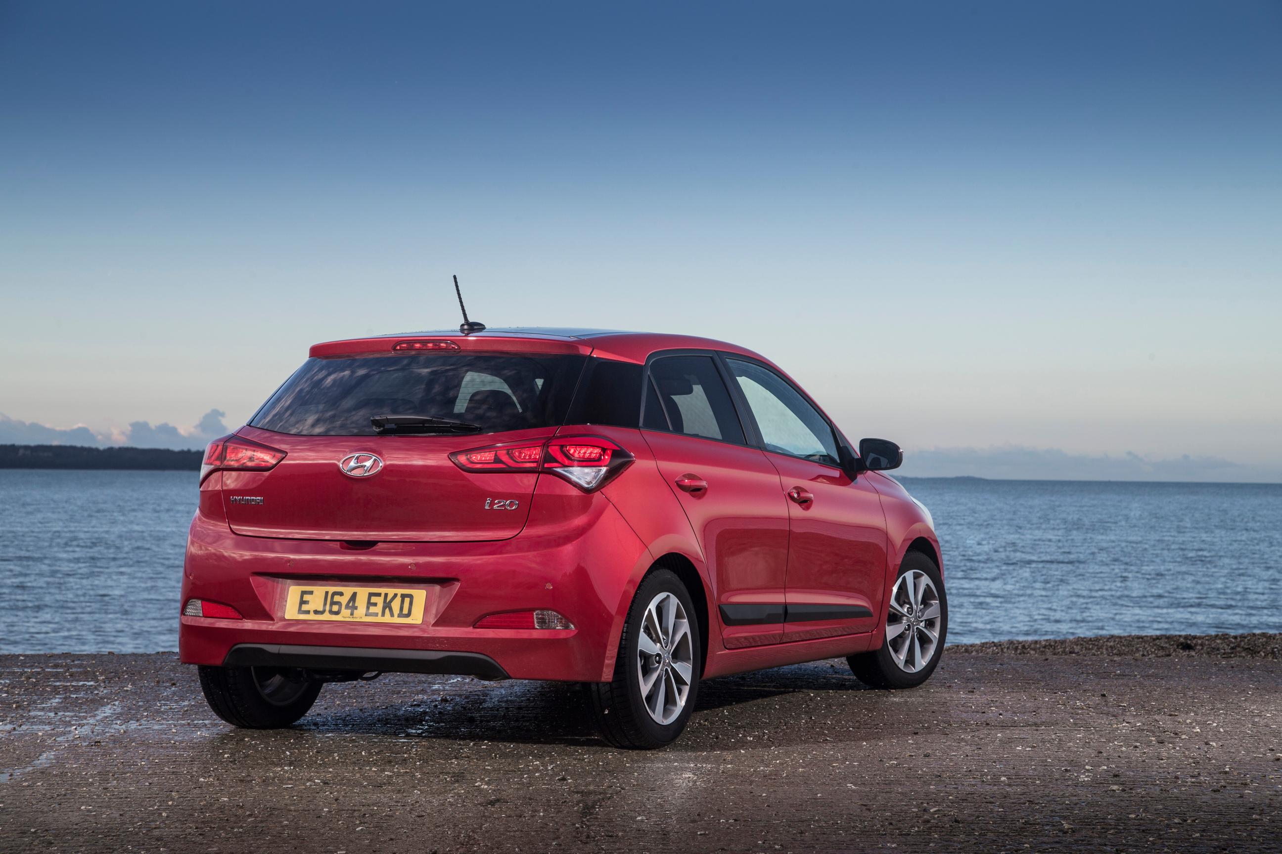 2014 - [Hyundai] i20 - Page 18 2015-hyundai-i20-goes-on-sale-in-britain-it-s-cheaper-than-a-vw-polo-photo-gallery_4