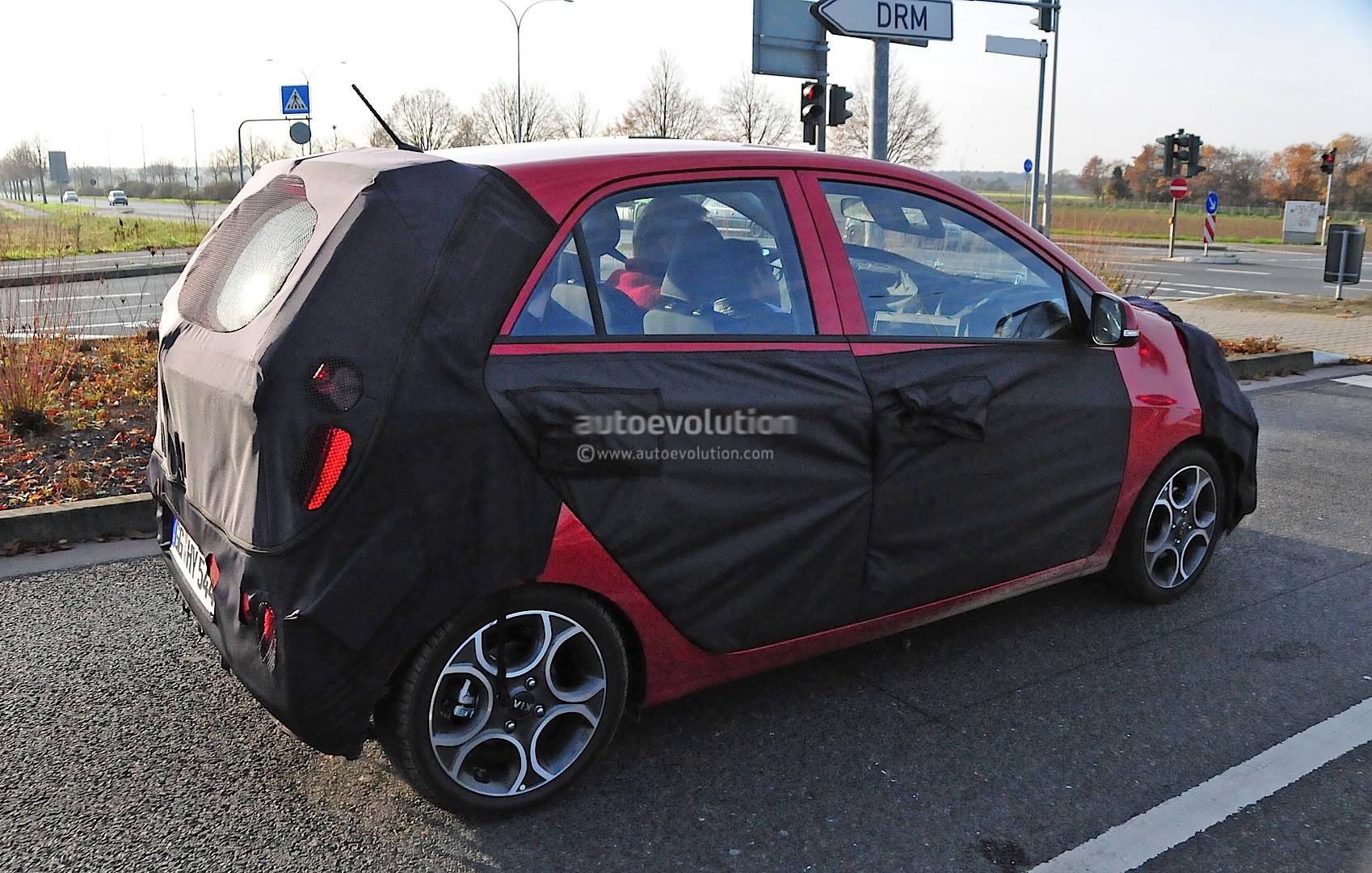 2015 - [Kia] Picanto Restylée 2015-kia-picanto-facelift-spied-in-germany-photo-gallery_7