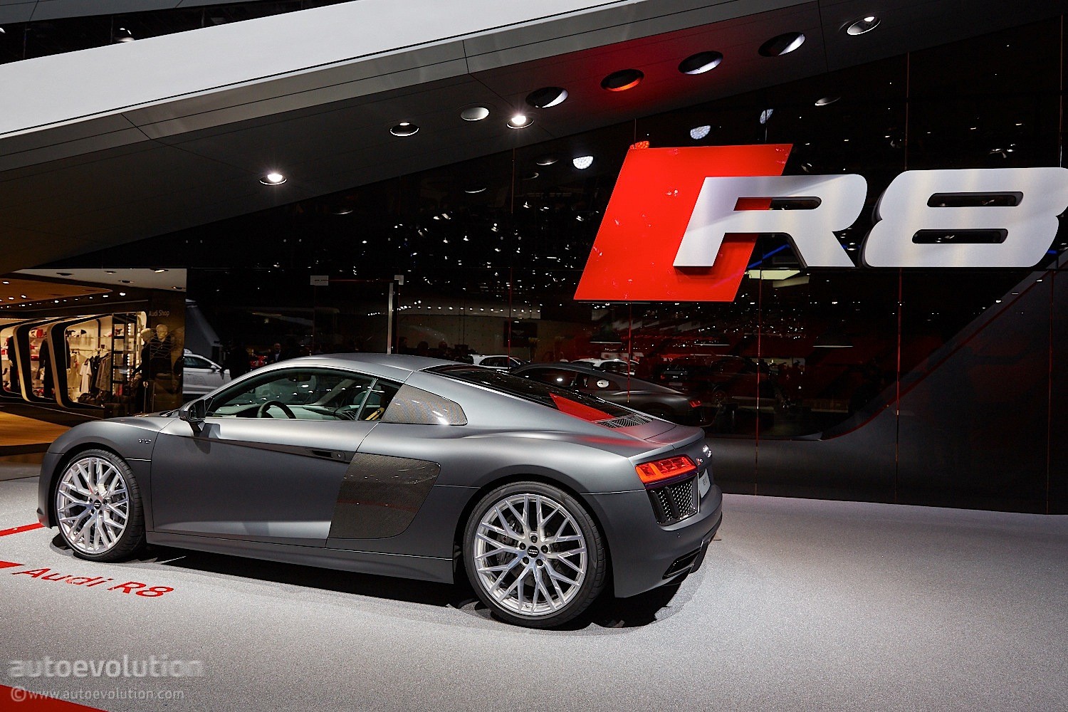 2015 - [Audi] R8 II / R8 II Spider - Page 10 2016-audi-r8-v10-reveals-the-next-era-of-german-supercars-in-geneva-live-photos_13