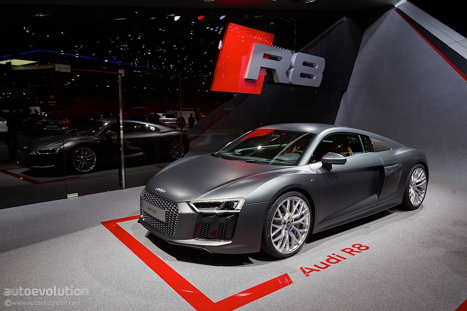 2015 - [Audi] R8 II / R8 II Spider - Page 10 2016-audi-r8-v10-reveals-the-next-era-of-german-supercars-in-geneva-live-photos_5