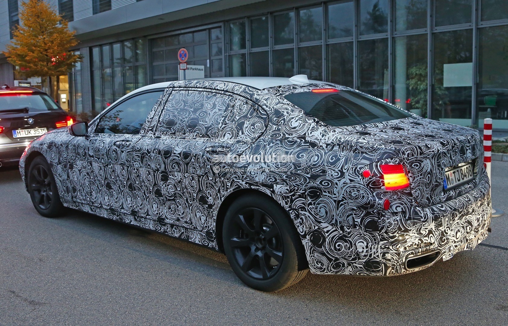 2015 - [BMW] Série 7 / 7 LWB [G11/G12] - Page 15 2016-bmw-7-series-interior-spied-the-new-idrive-interface-revealed-photo-gallery_7