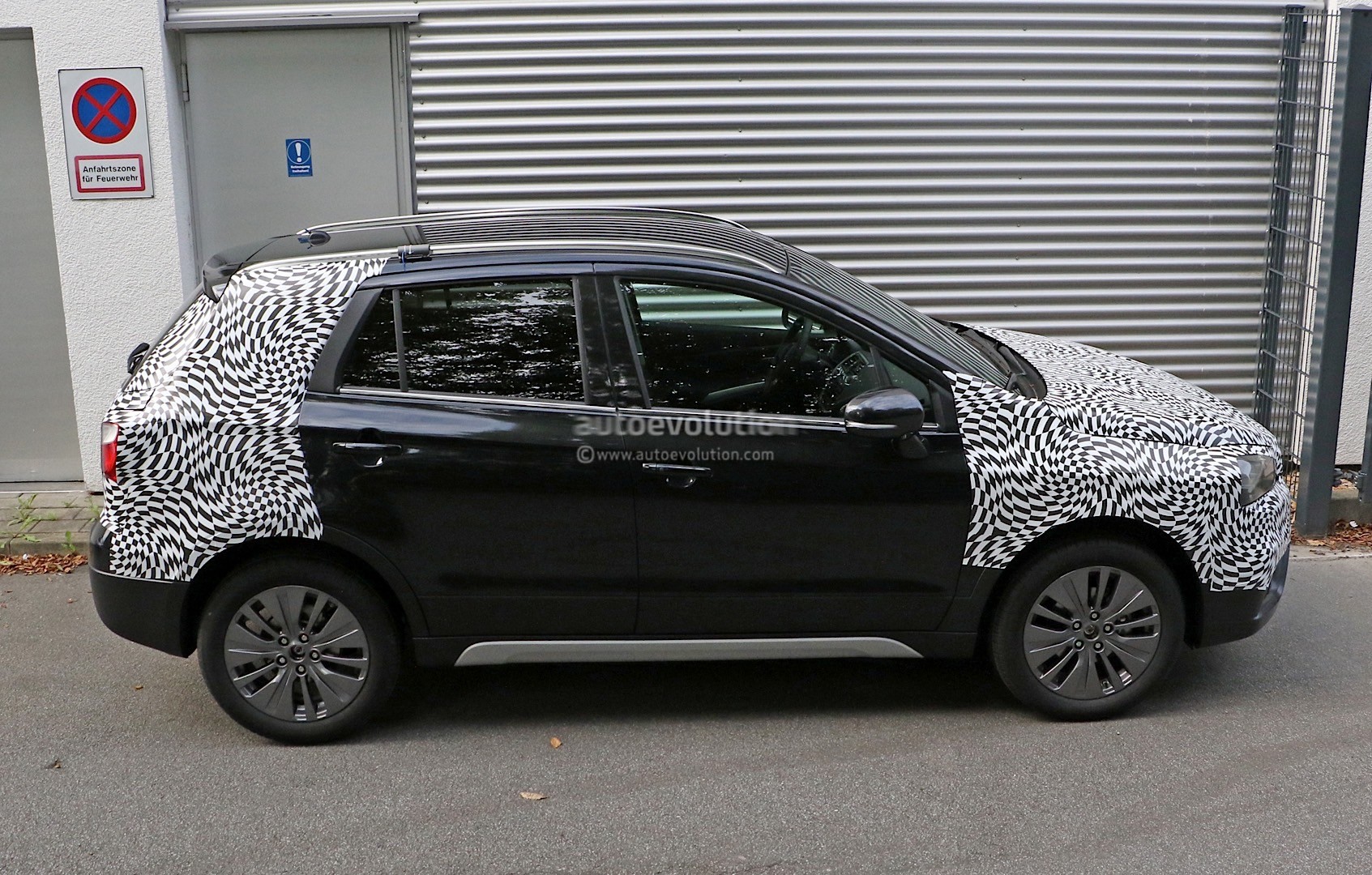  FOTOS Y VIDEOS ESPIA ANTES DE SU LANZAMIENTO OFICIAL 2016-suzuki-sx4-s-cross-facelift-show-its-face-again-has-vitara-borrowed-sat-nat-photo-gallery_4