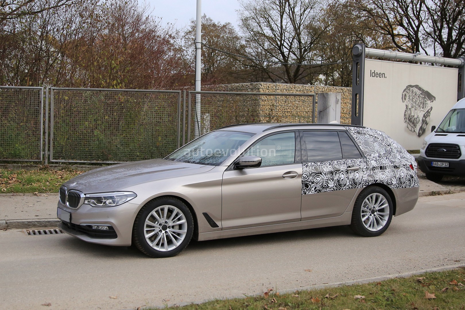 2016 - [BMW] Série 5 Berline & Touring [G30/G31] - Page 26 2017-bmw-5-series-touring-sheds-camo-likely-to-debut-in-geneva_3