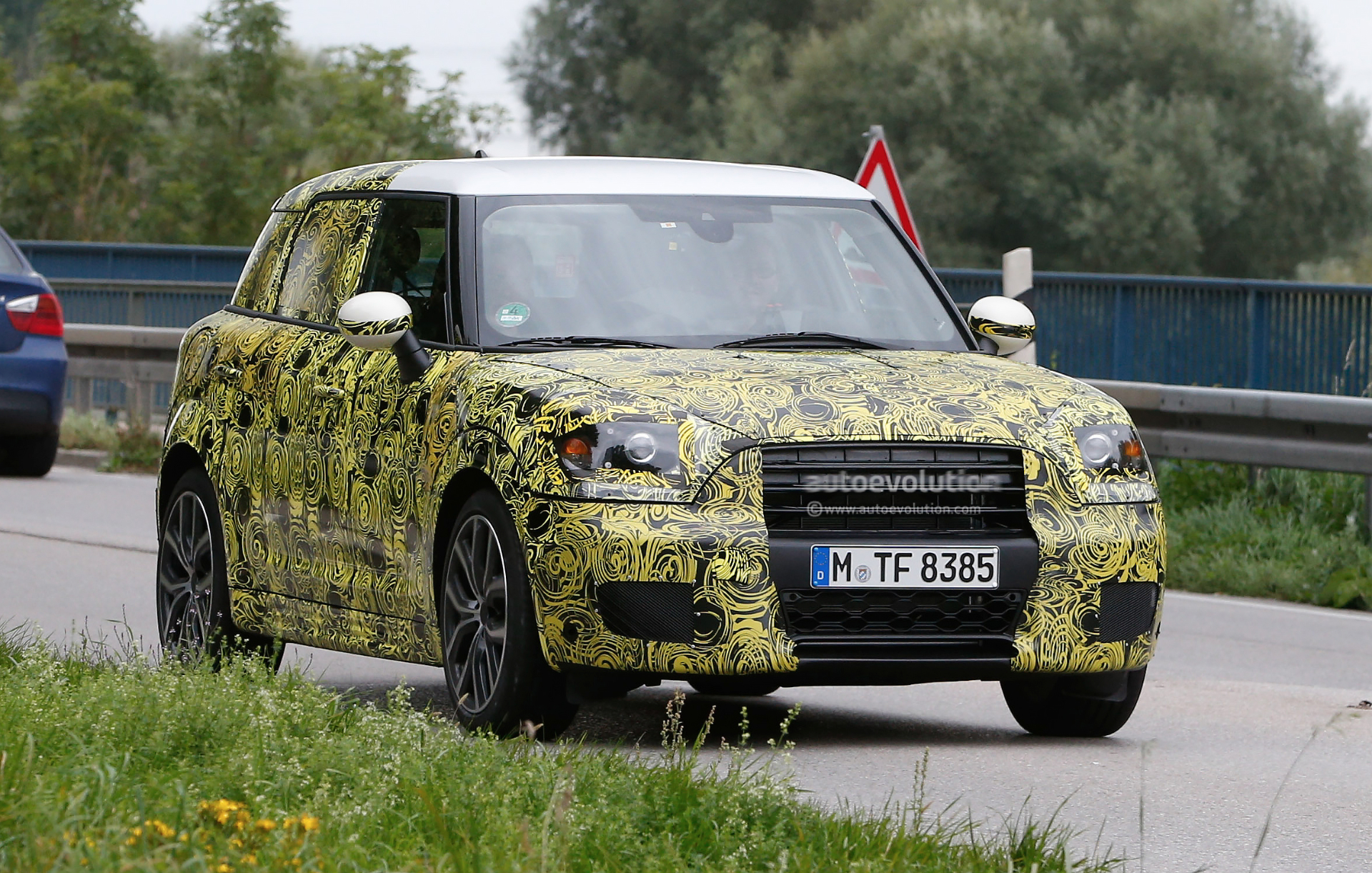 2016 - [Mini] Countryman II [F60] - Page 2 2017-mini-countryman-spied-for-the-first-time_1