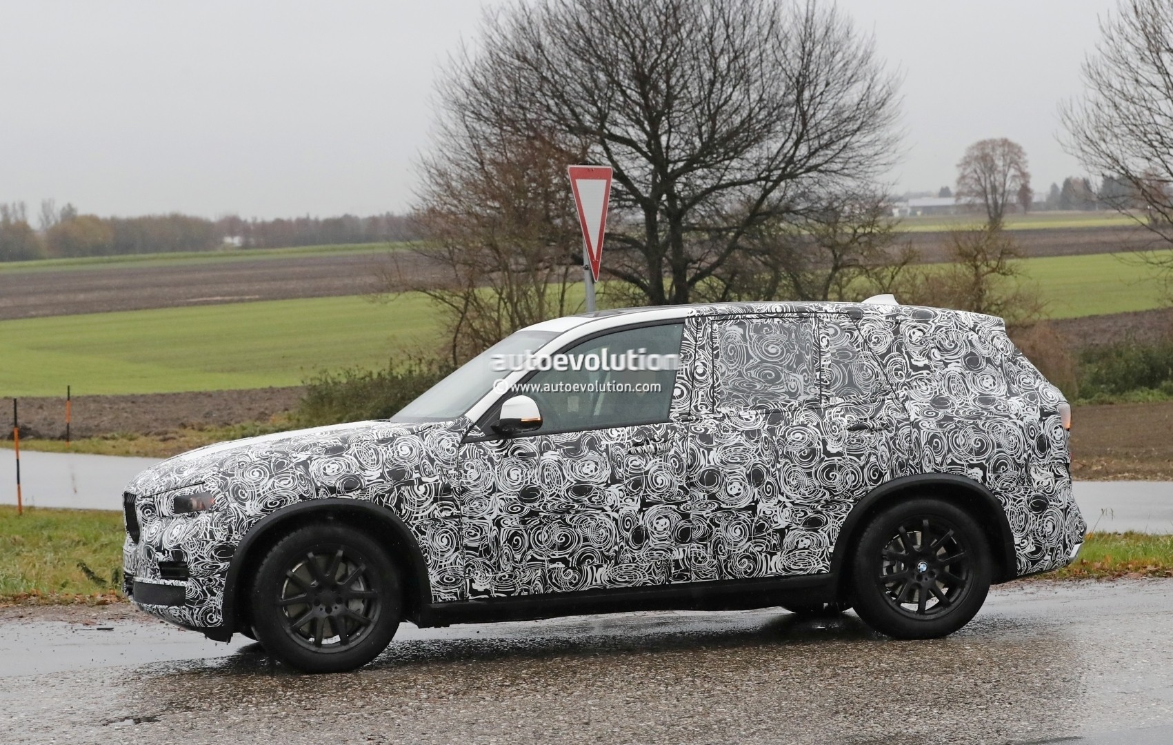 2018 - [BMW] X5 IV [G05] - Page 2 2018-bmw-x5-spied-will-offer-a-more-dynamic-design_8