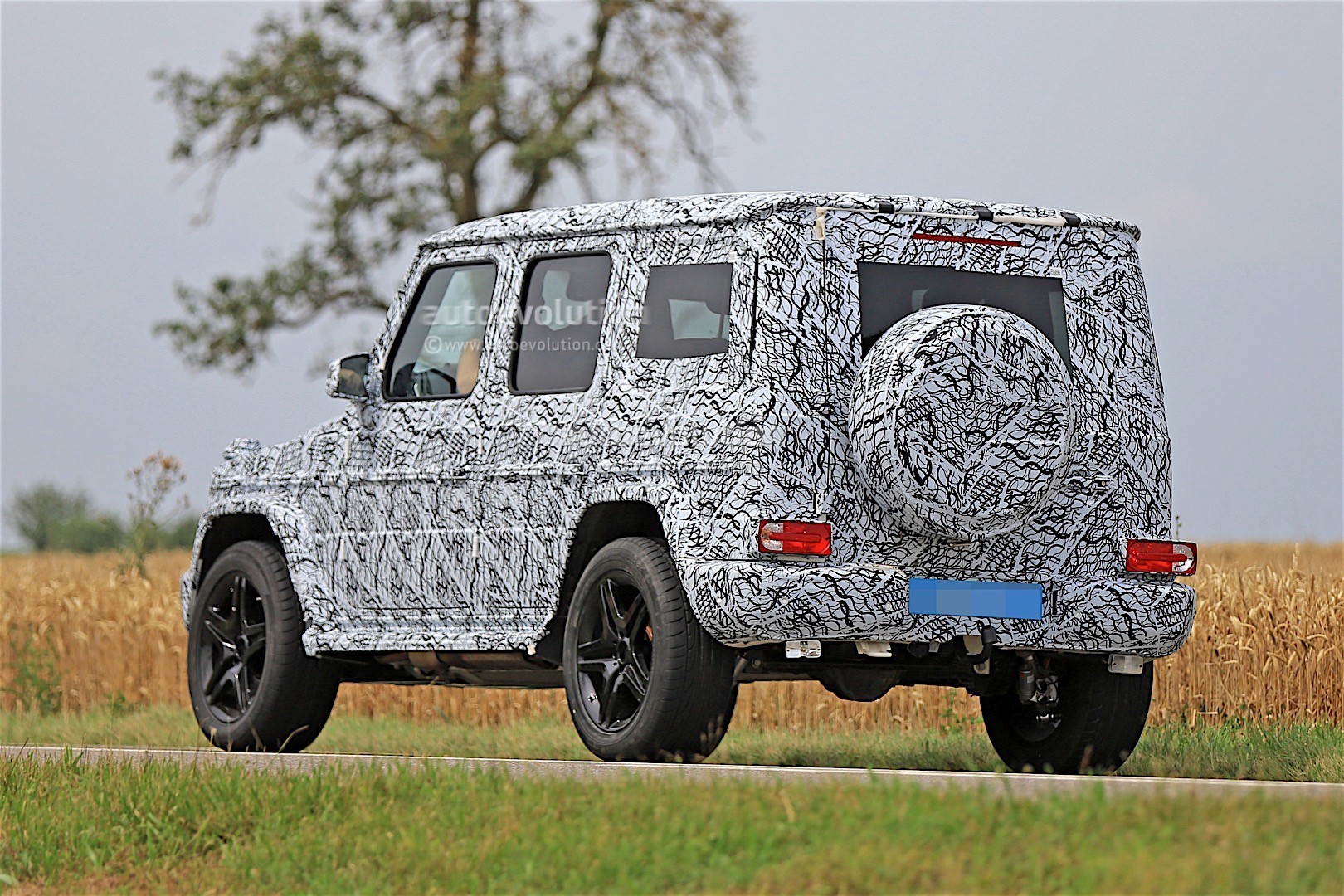 2017 - [Mercedes-Benz] Classe G II - Page 2 2018-mercedes-g-class-prototype-spied-on-the-road-sounds-like-a-v8_18