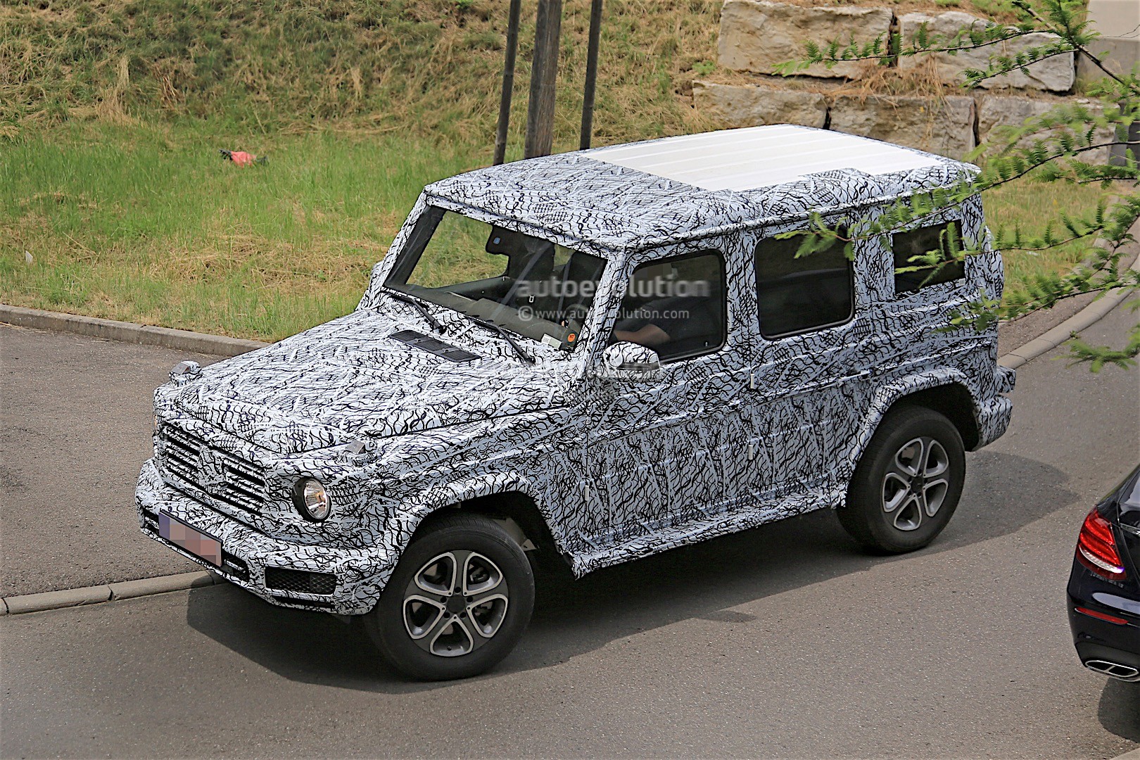 2017 - [Mercedes-Benz] Classe G II - Page 2 2018-mercedes-g-class-prototype-spied-on-the-road-sounds-like-a-v8_5