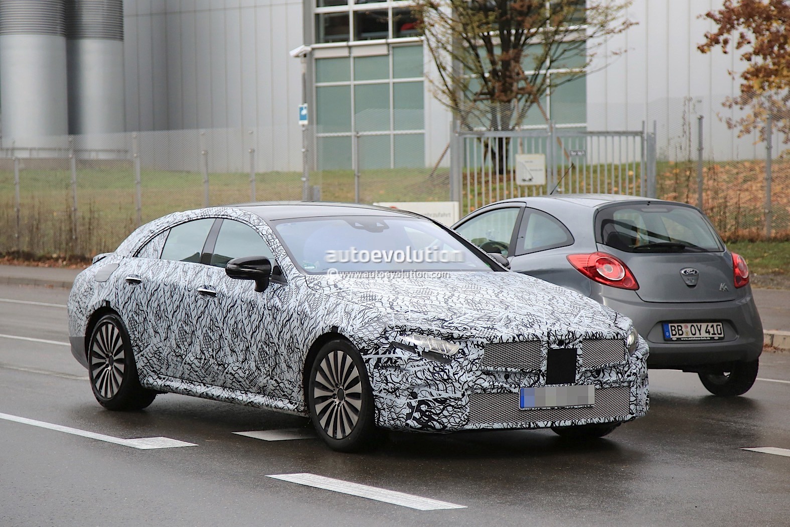 2018 - [Mercedes] CLS III  2019-mercedes-benz-cle-prototype-grins-for-the-camera_4