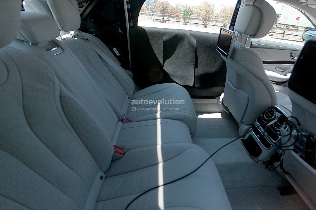 2013 - [Mercedes] Classe S [W222] - Page 34 Spyshots-mercedes-s-class-pullman-interior-scooped-720p-7